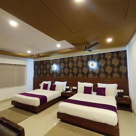 Hotel Wilton Sultan Bathery Εξωτερικό φωτογραφία