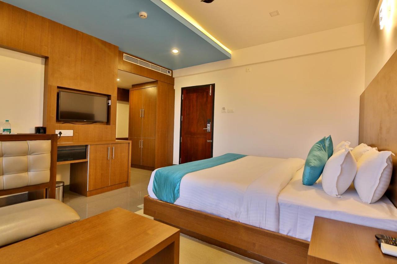 Hotel Wilton Sultan Bathery Εξωτερικό φωτογραφία