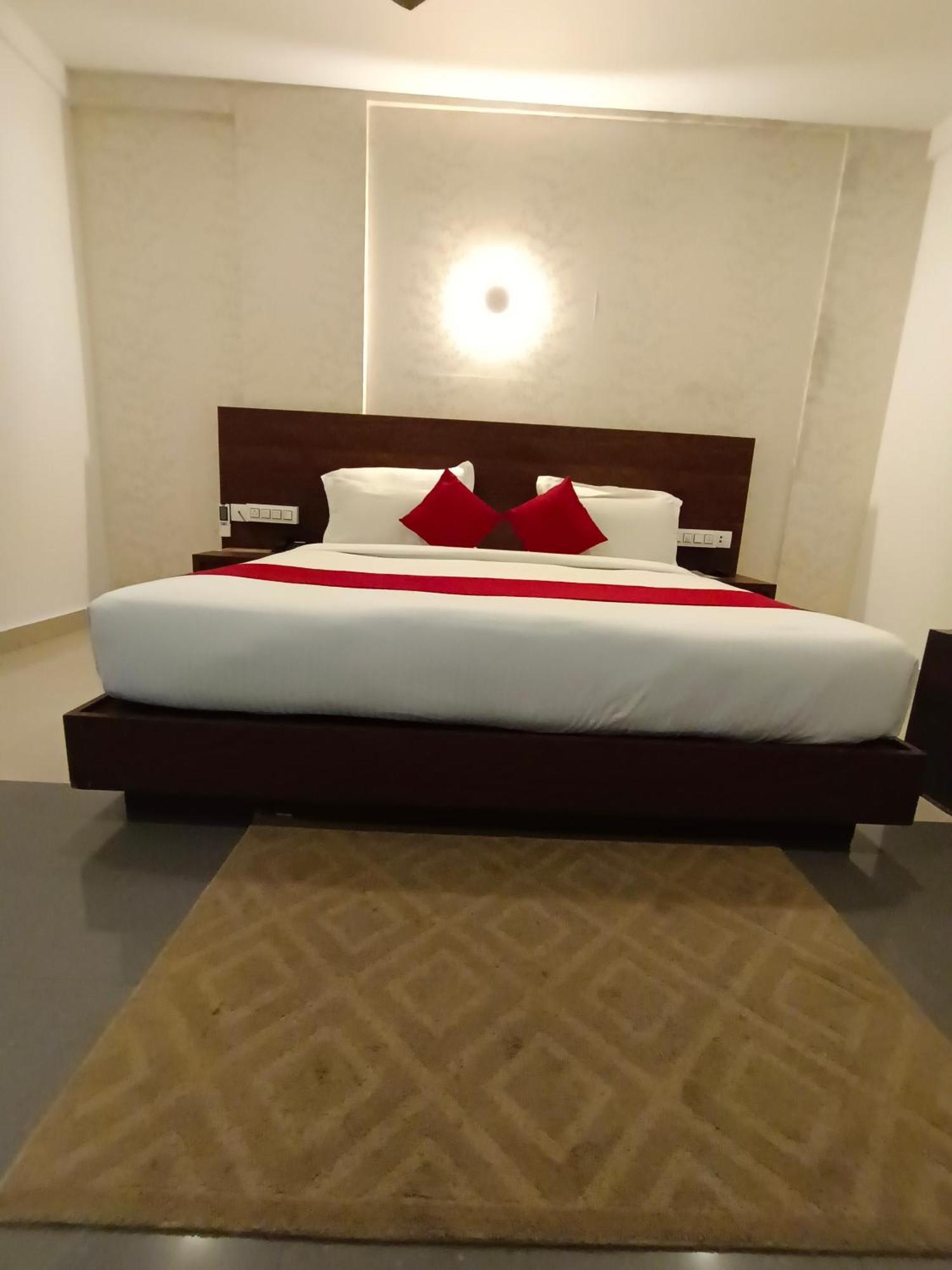 Hotel Wilton Sultan Bathery Εξωτερικό φωτογραφία