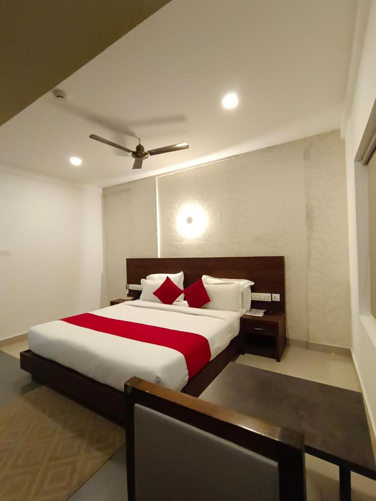 Hotel Wilton Sultan Bathery Εξωτερικό φωτογραφία