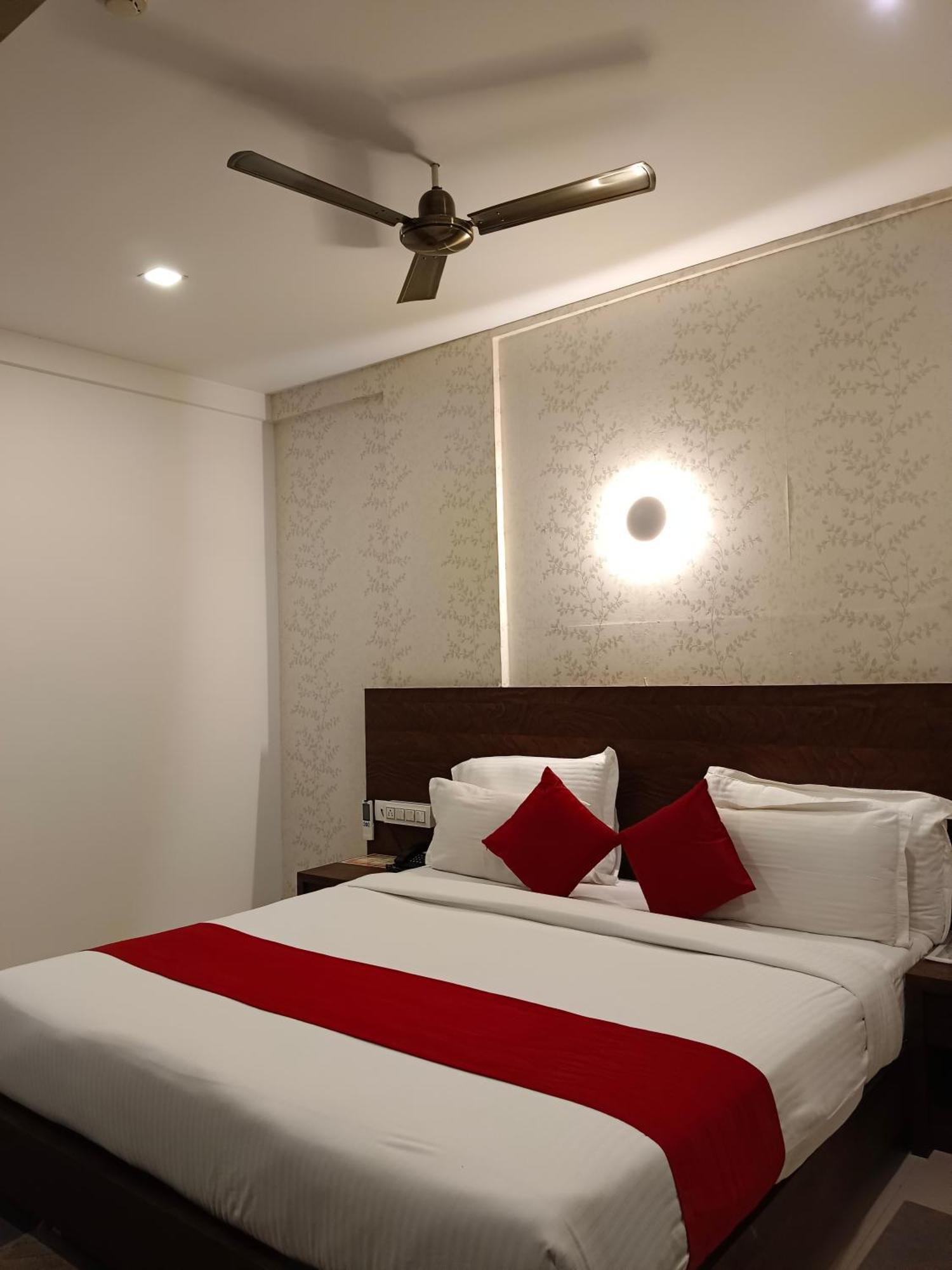 Hotel Wilton Sultan Bathery Εξωτερικό φωτογραφία