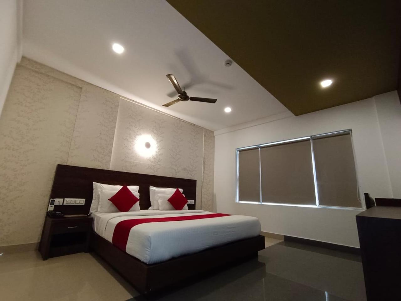 Hotel Wilton Sultan Bathery Εξωτερικό φωτογραφία