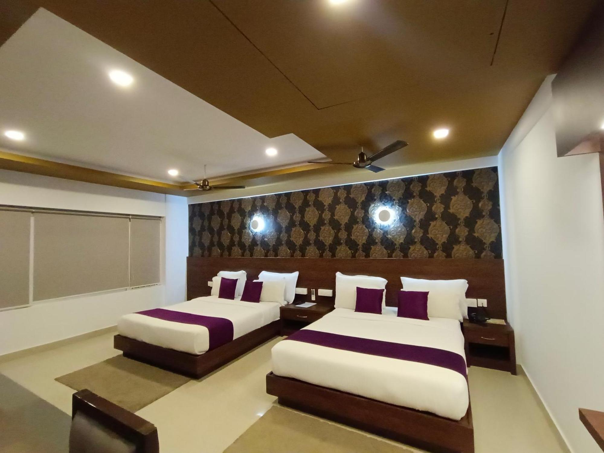 Hotel Wilton Sultan Bathery Εξωτερικό φωτογραφία