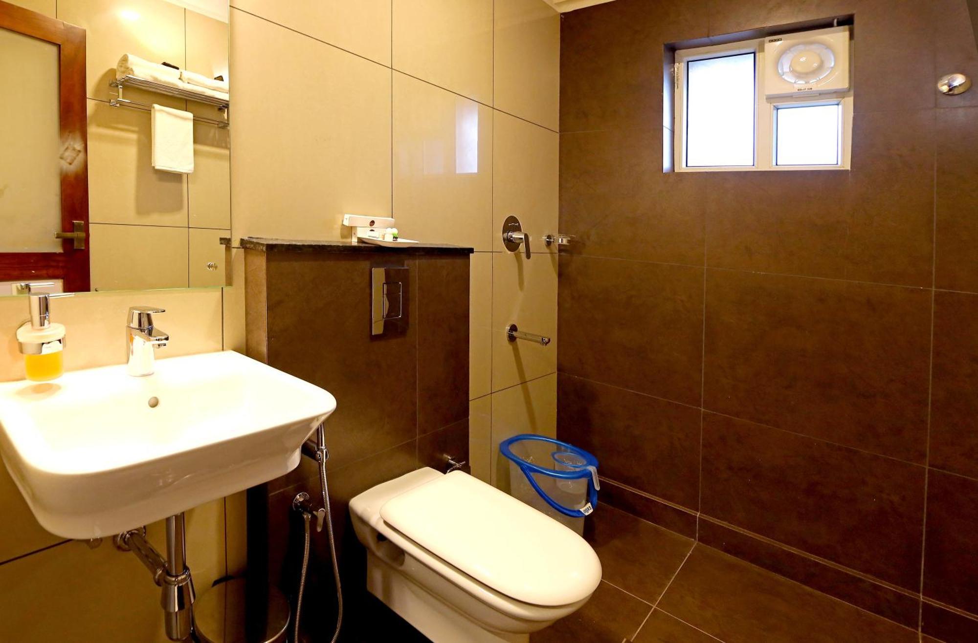 Hotel Wilton Sultan Bathery Εξωτερικό φωτογραφία