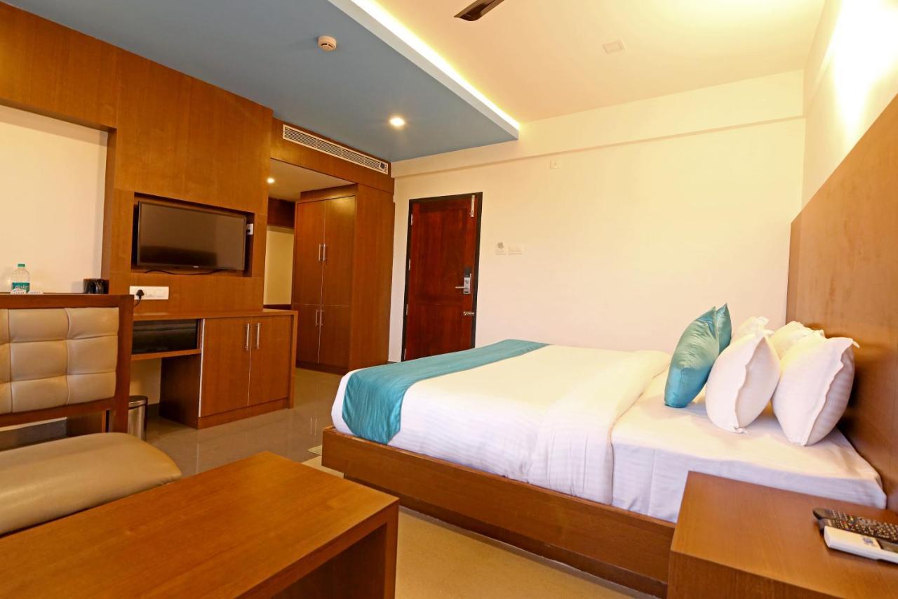 Hotel Wilton Sultan Bathery Εξωτερικό φωτογραφία