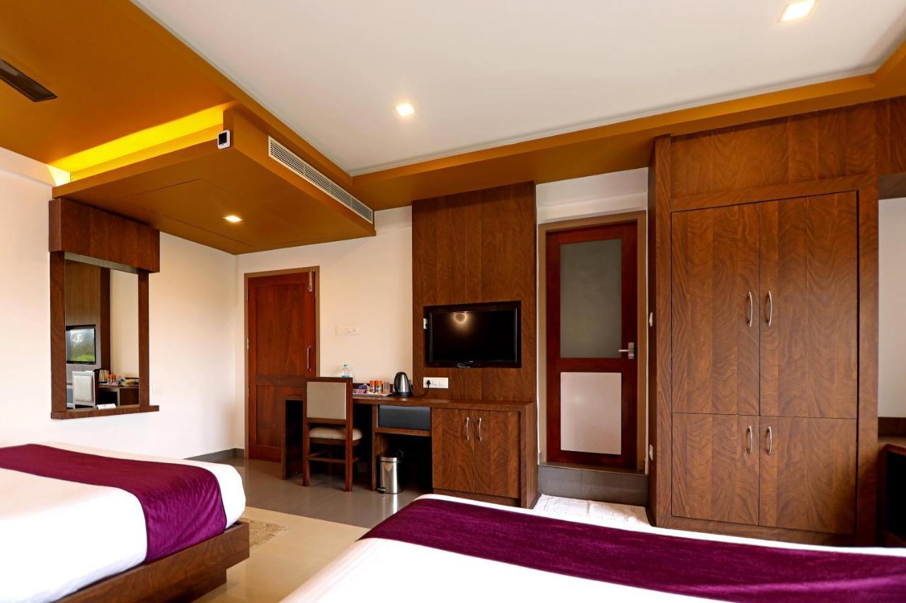 Hotel Wilton Sultan Bathery Εξωτερικό φωτογραφία